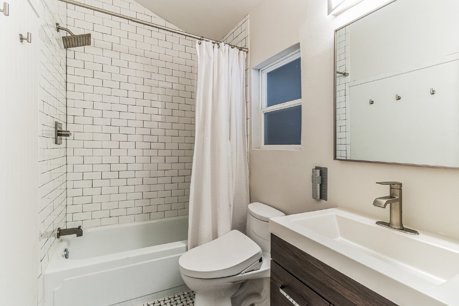 1501 Rockdale Circle - B property image