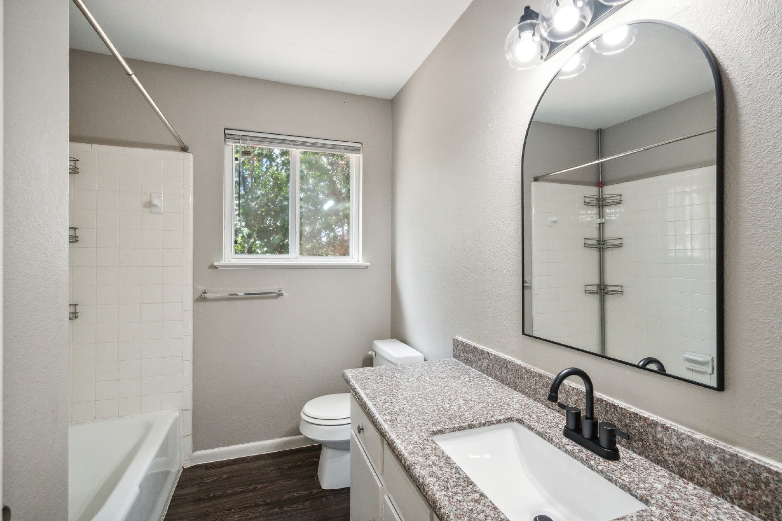 5009 Brighton Road - A property image