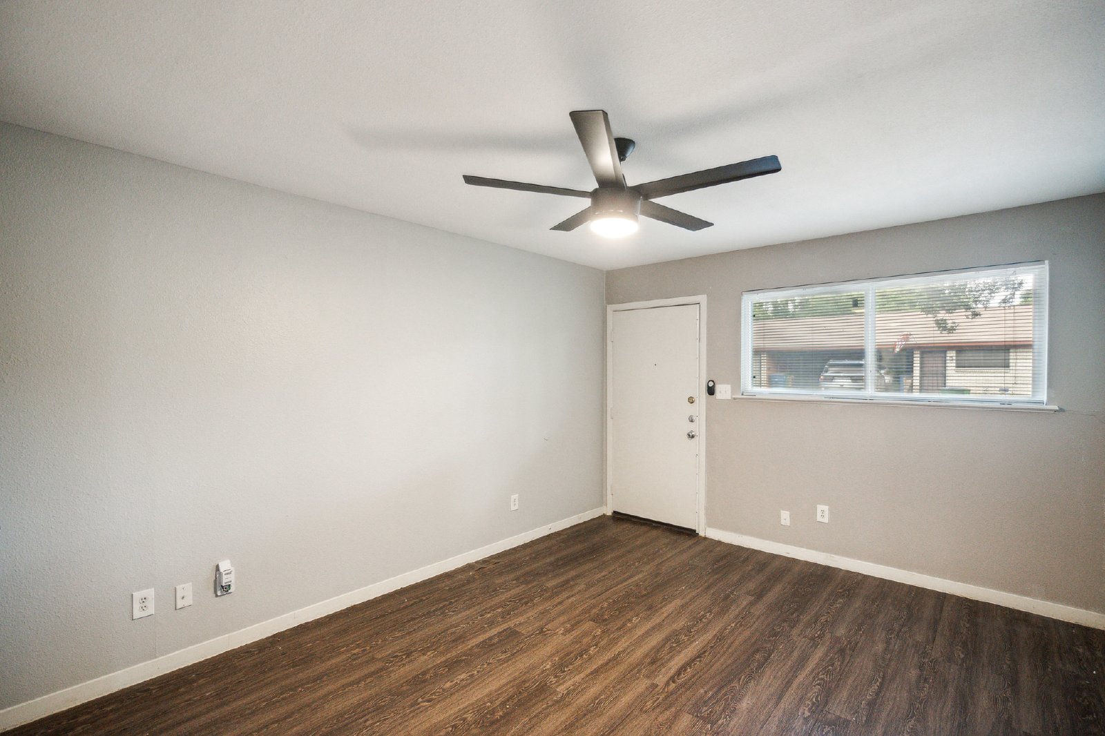 5009 Brighton Road - A property image