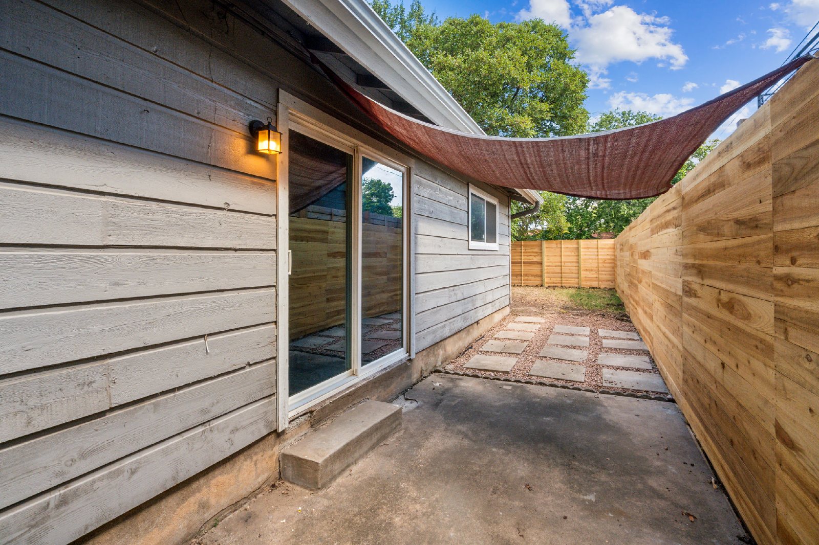 5009 Brighton Road - A property image
