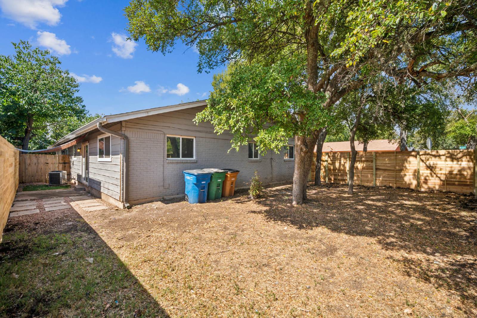 5009 Brighton Road - A property image