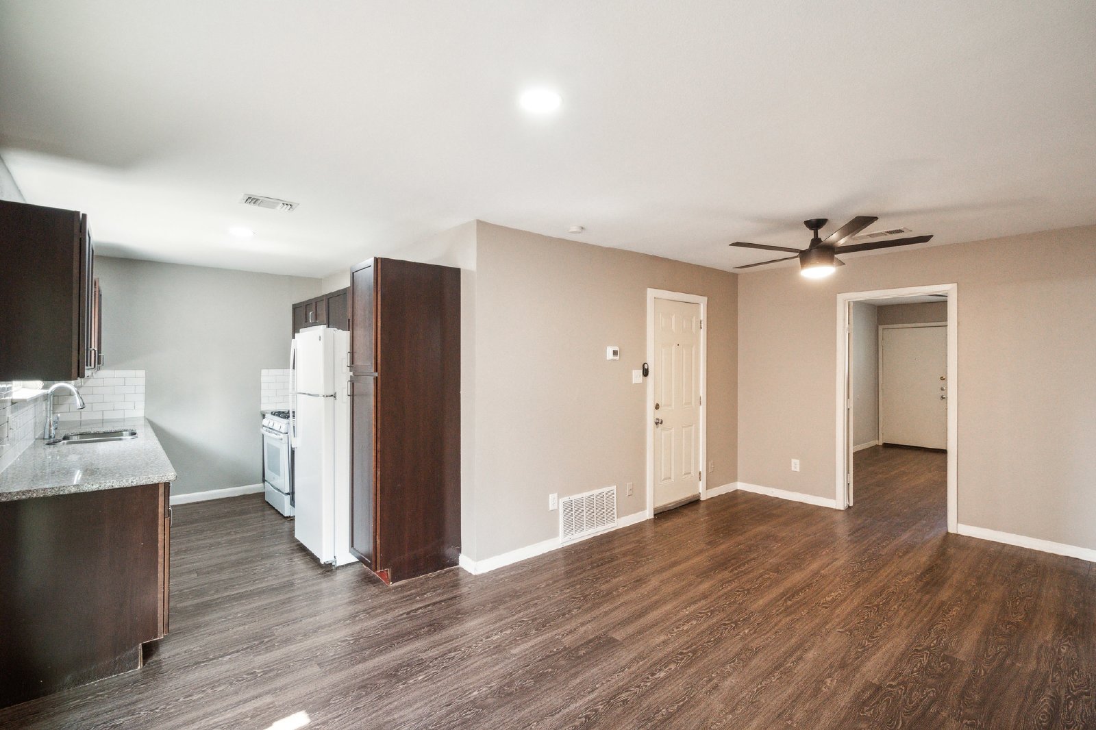 5009 Brighton Road - A property image