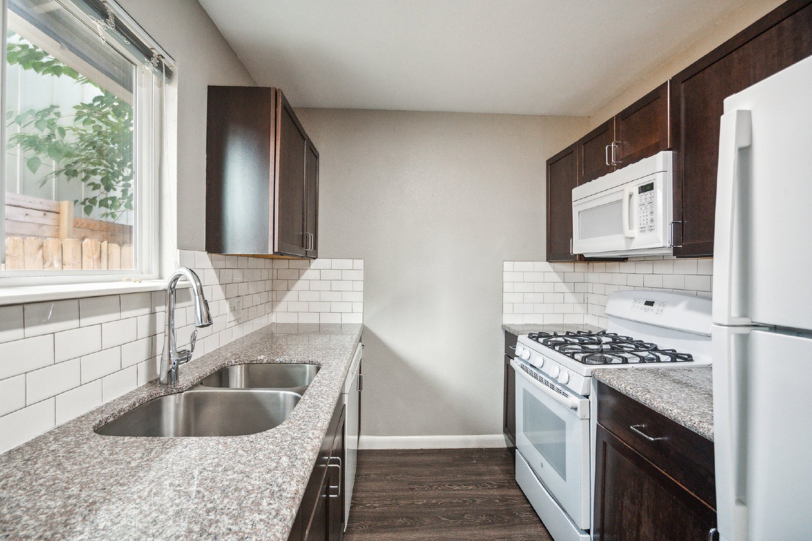 5009 Brighton Road - A property image