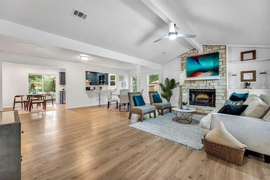 406 Lakeway Drive - 1 property image