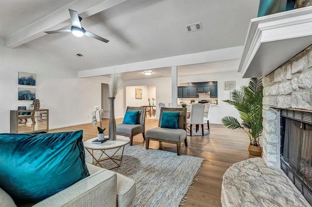 406 Lakeway Drive - 1 property image