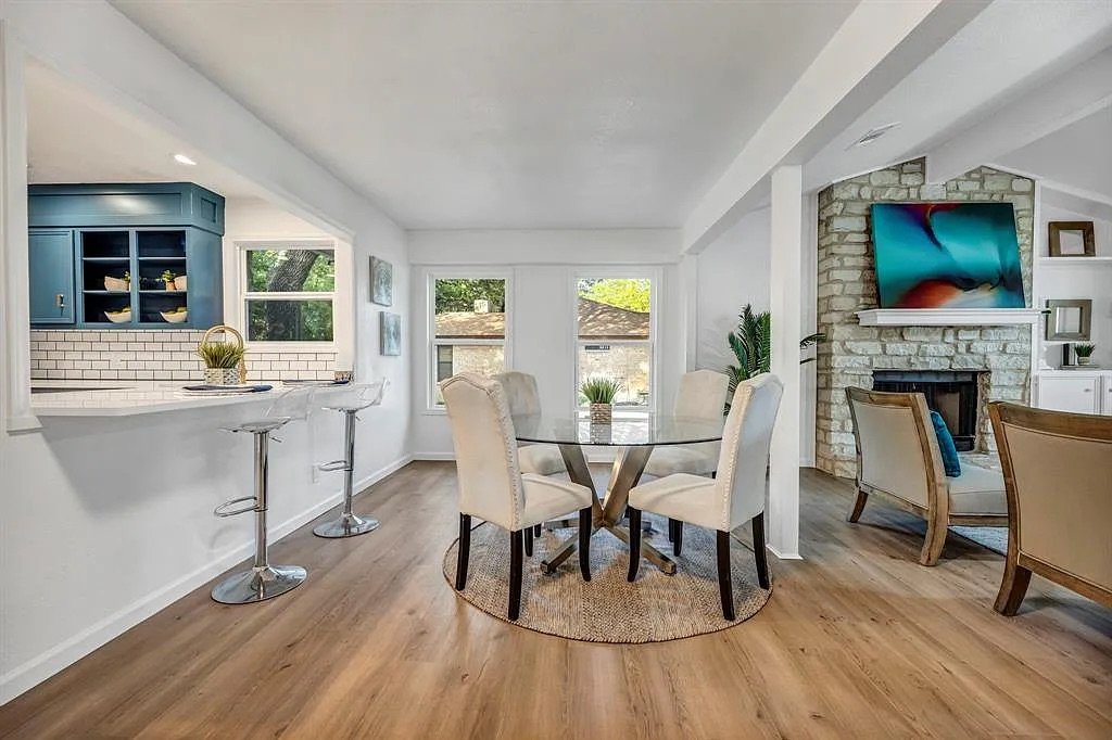 406 Lakeway Drive - 1 property image