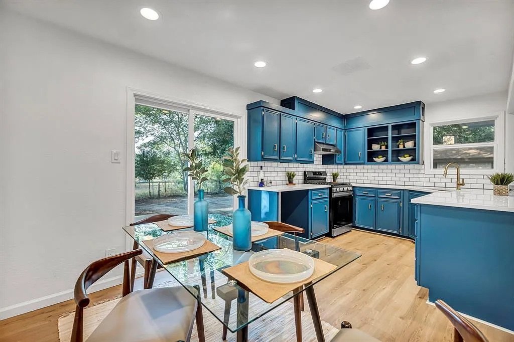 406 Lakeway Drive - 1 property image