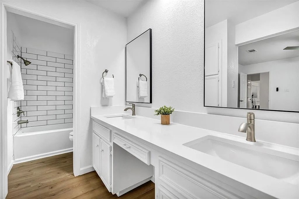 406 Lakeway Drive - 1 property image