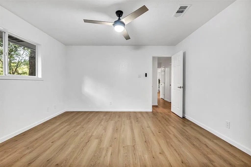 406 Lakeway Drive - 1 property image