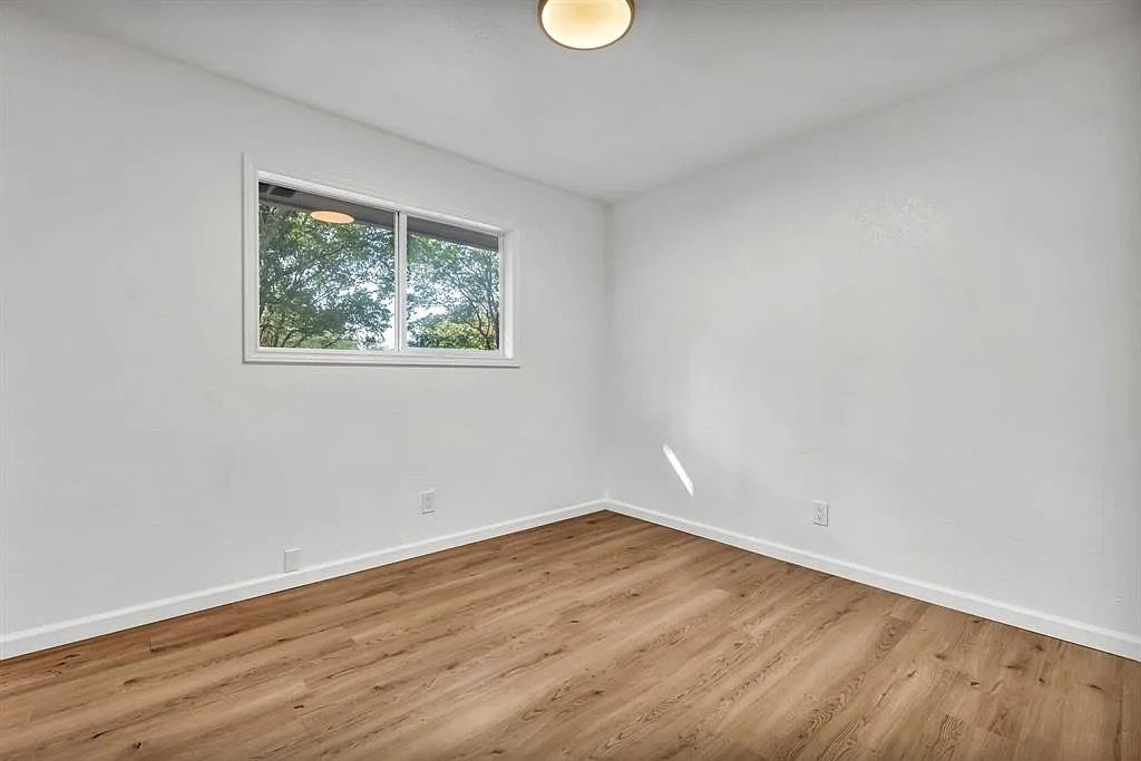 406 Lakeway Drive - 1 property image