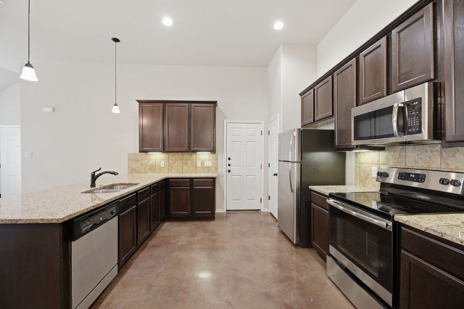 153 Joanne Loop - B property image